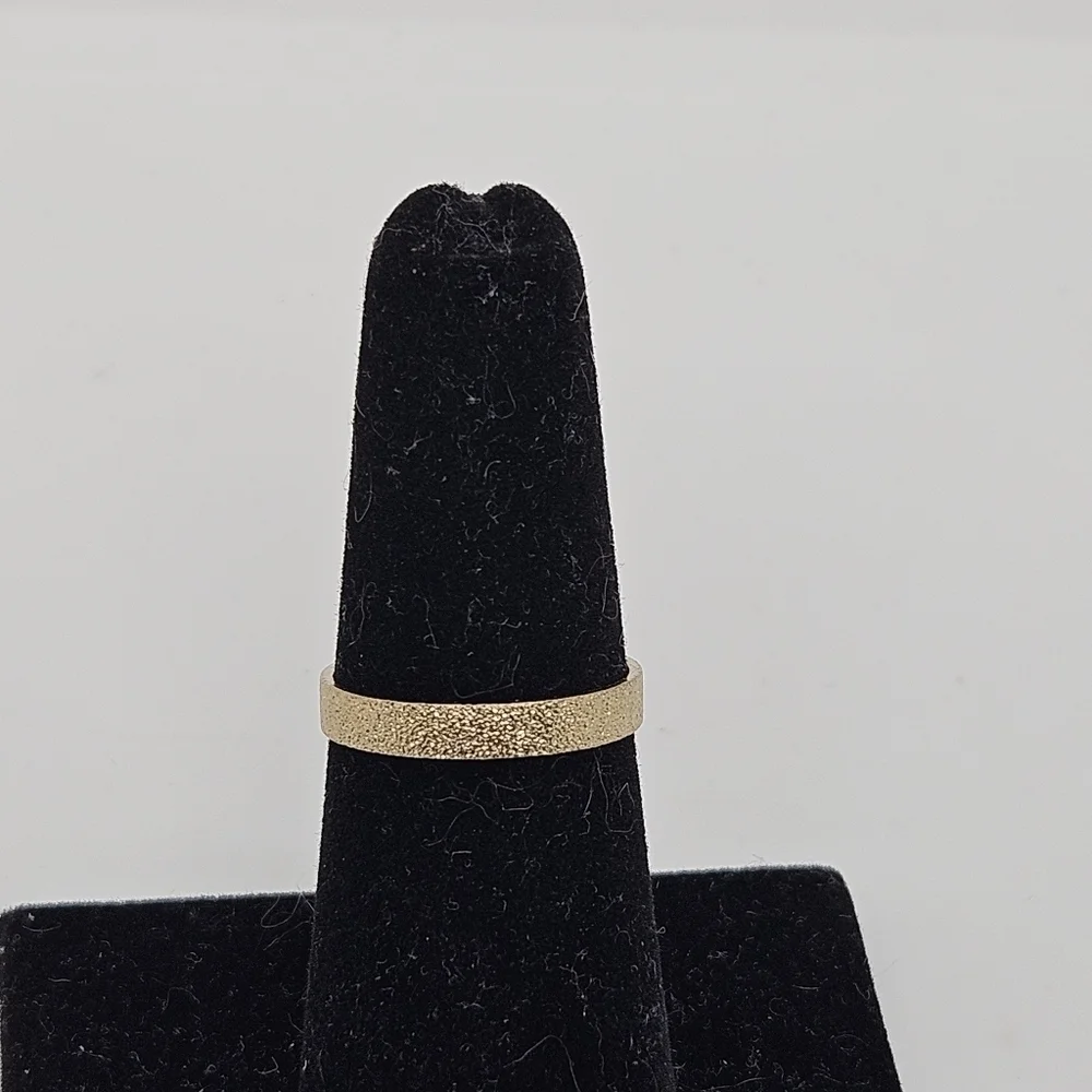 textured gold tone ring size 6.25